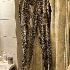 Precious pants by SoHo Apparel Lmtd. Size L Ankle length